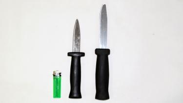 Messer durch Finger 00085 super Trick ! Grandioser Effekt 