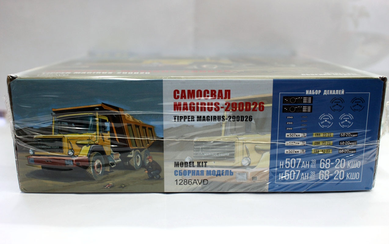 AVD 7054AVD 1:43 MODEL KIT MAZ-537 WITH CHMZAP-5247G SEMI-TRAILER USSR RUSSIAN 