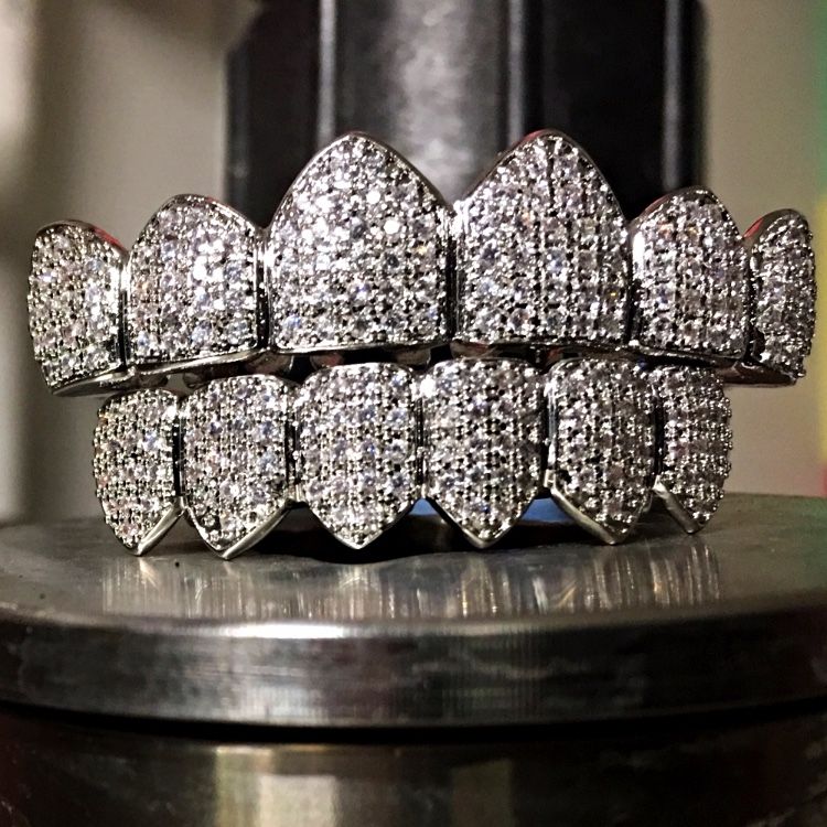 SHINING BOTTOM One Size Fits All Bling Grillz Silber 