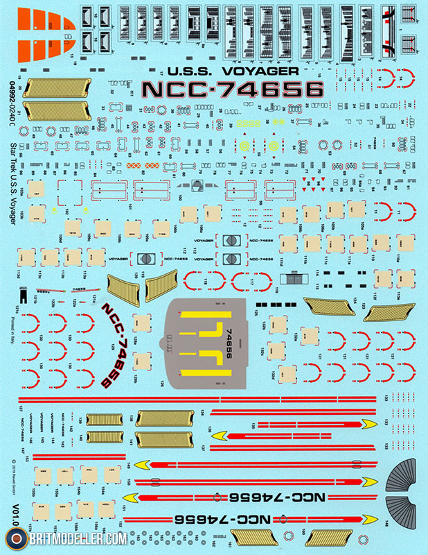 Star Trek U.S.S Voyager Starship Plastic Kit 1:670 Model REVELL 