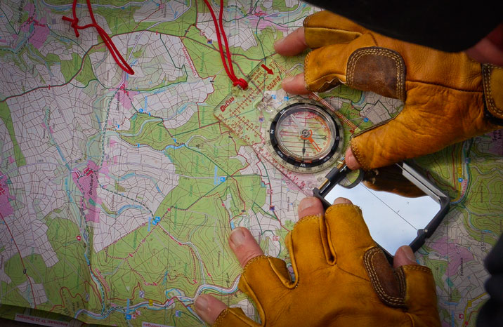 NEU! Marsch Wandern Landkarte Kompass Kartenlesen und Orientierung im Gelände 