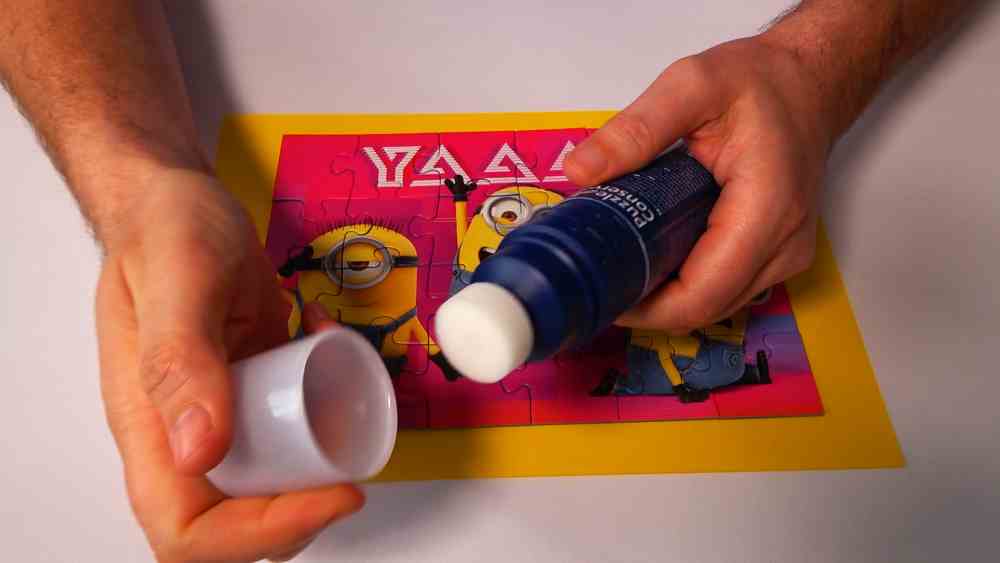 Ravensburger Puzzle-Conserver Transparenter Puzzlekleber um Puzzles zu fixieren 